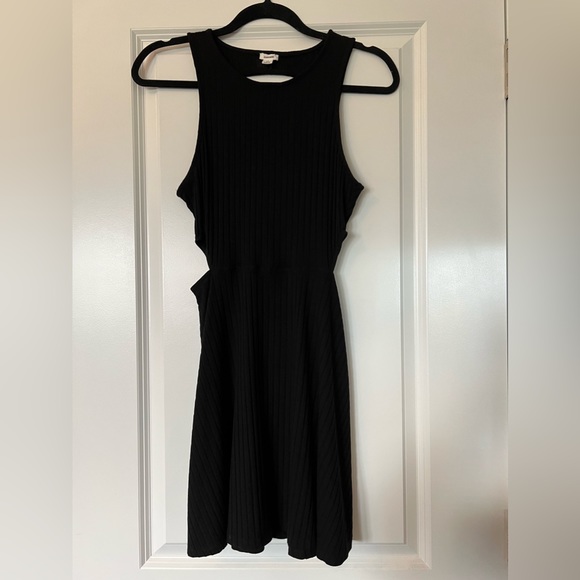 Garage Cut Out Black Dress - Picture 5 of 5